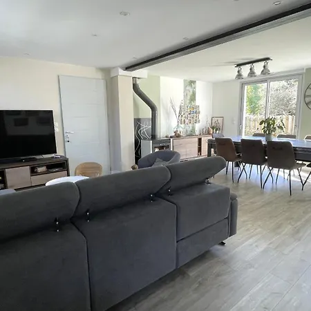 Maison 8 Adultes 2 Enfants, A 300 M Holiday home