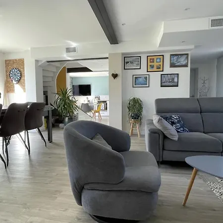 Maison 8 Adultes 2 Enfants, A 300 M Holiday home